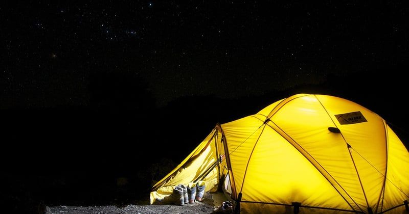 Comment débuter l'observation des étoiles en camping : le guide simple