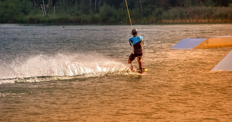 Activités nautiques et détente : ce qui vaut le détour, ce qui est une arnaque